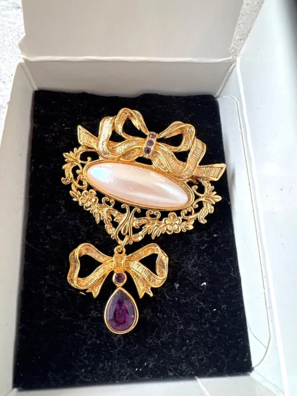 Avon Romantic Style Pin Gold Brooch with Purple Amethyst Stone Dangle